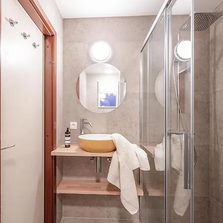 1 Bedroom Awesome In 아파트 *