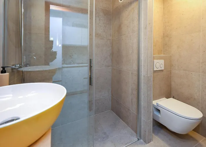 1 Bedroom Awesome In *